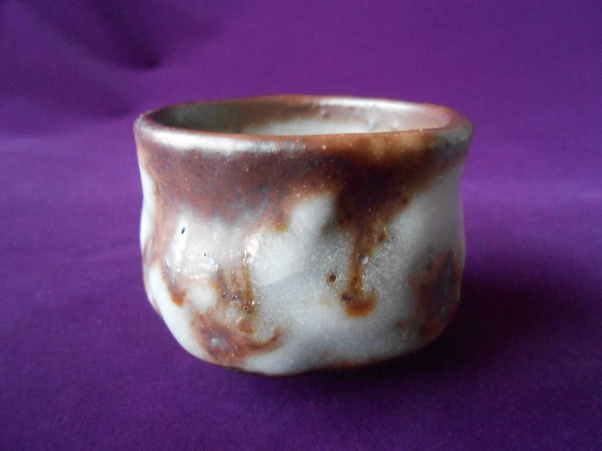 酒盃! 小林武春 鼠志野ぐい呑 木箱入り 新品 サカズキ 盃 お猪口 ギフト 酒杯 美濃焼 ギフト拍卖