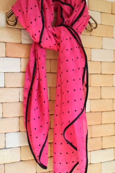 シップス SHIPS ブラックパイピング スモールドット柄 ビビッドピンク 大判ストール バッグスカーフ ブラックドット カージュ 未使用拍卖