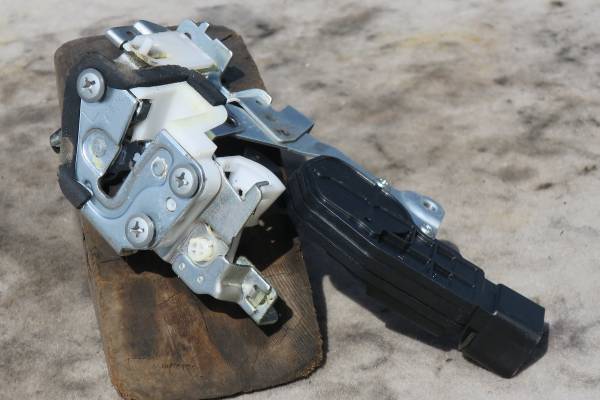 H18 L650S ミラジーノ リア 左 後席左側 ドア 純正 ドアロック アクチュエーター 8A1201拍卖