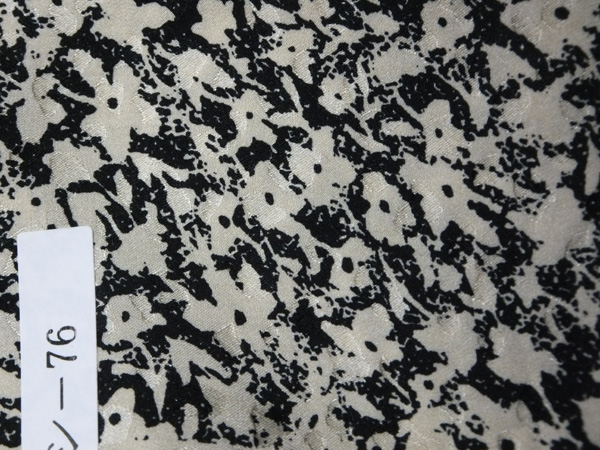 シ77 シルキ-なデシンのジャヵ゛-ド織りの地にスッキリブリントが拍卖