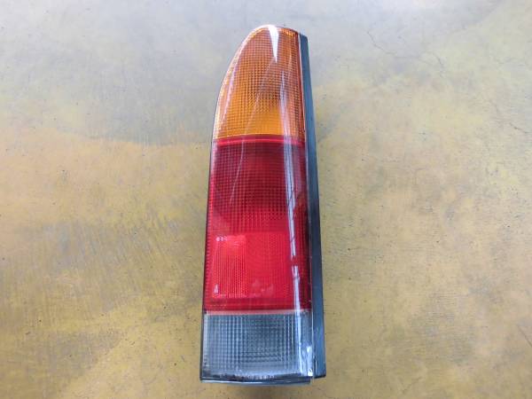H15 ハイゼット S200V 右 テール ランプ 中古品拍卖