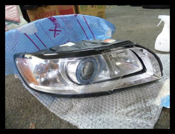 ボルボV50 右ヘッドライト レンズ・ユニット割れ ジャンク品 部品取り VOLVO ボルボ V50拍卖