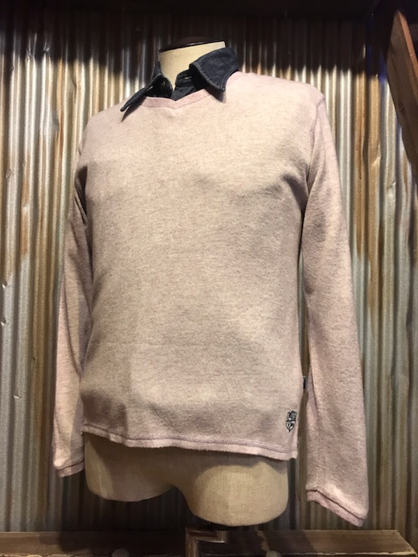 H202LP メンズセーター URBAN RESEARCH アーバンリサーチ 無地 ピンク 薄手 長袖 ワッペン エンブレム ニット / M 全国送料一律520円拍卖