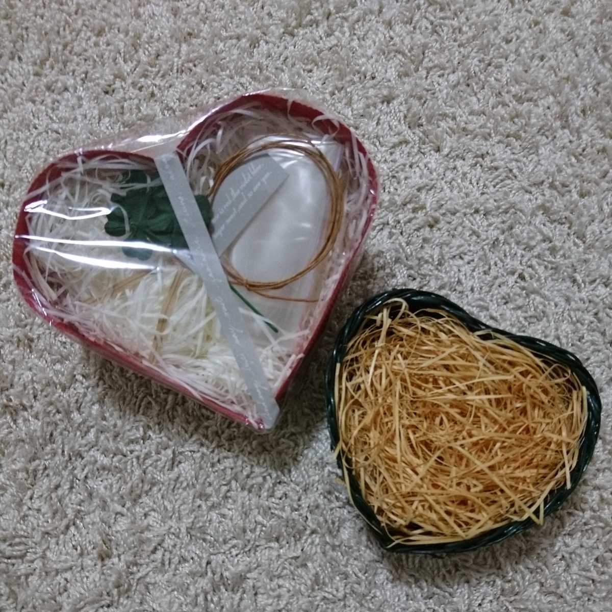 【未使用】ハートトレーキット 赤 ラッピングセット ハートかご 籠 ペーパークッション付き プレゼント用 小物入れに☆ 2点セットで♪ 拍卖