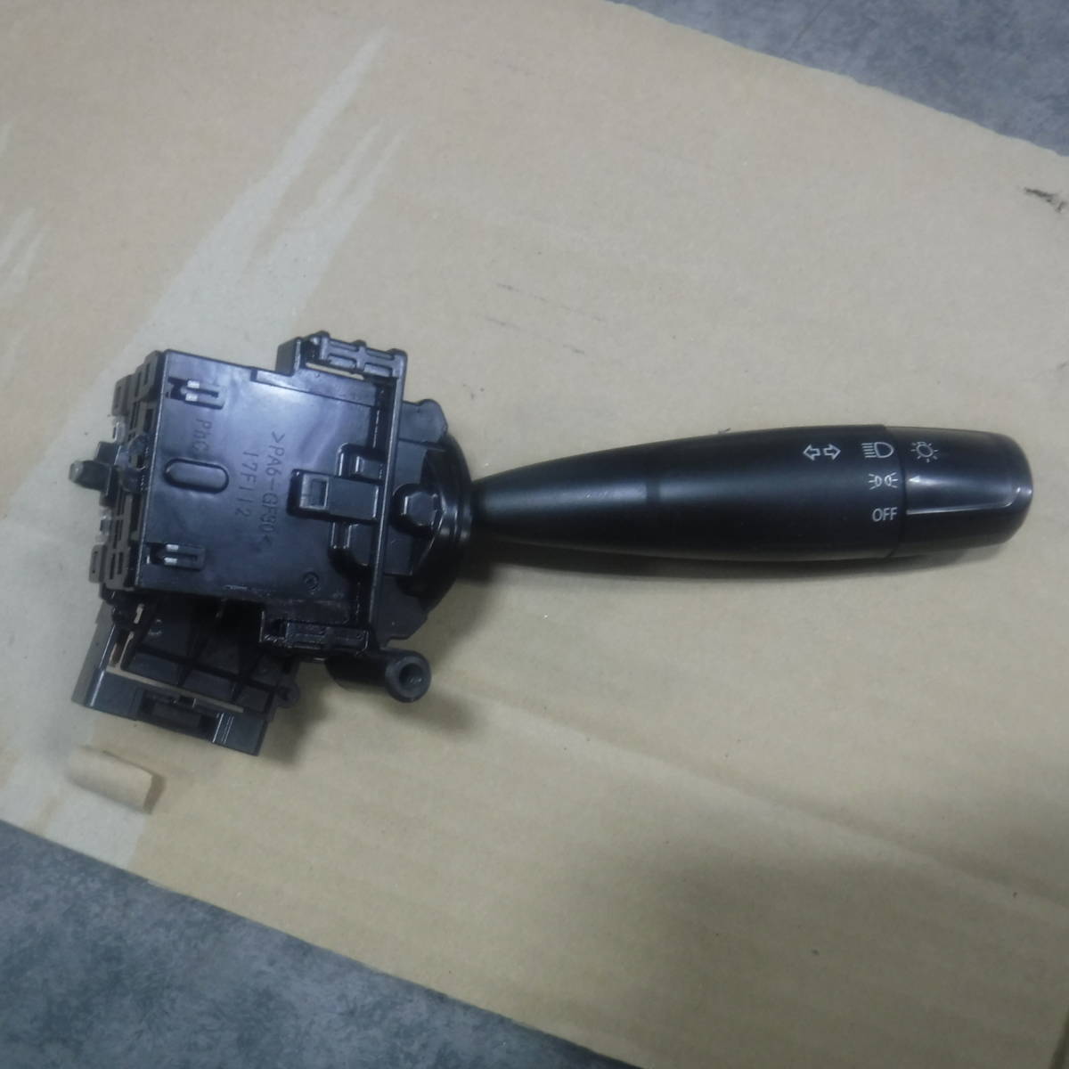 AZワゴンRスズキ純正MH34SウインカースイッチR06AウィンカースイッチWAGONRディマースイッチ ウィンカー レバー ヘッドライト ランプ拍卖