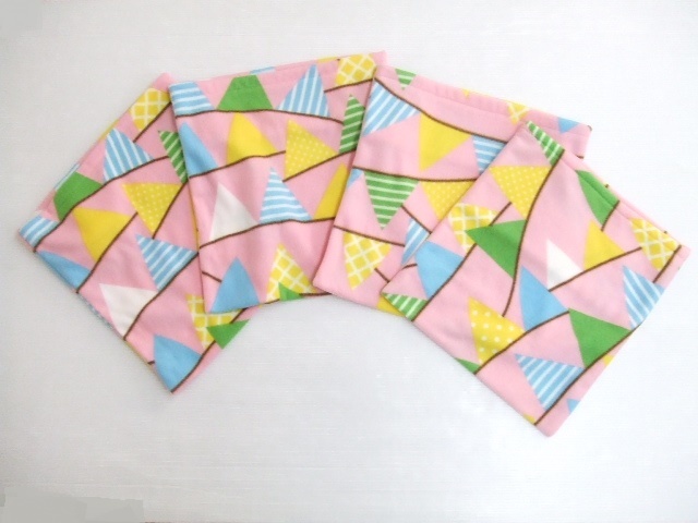 【お買得!】★座布団カバー4点セット★ピンク系/フリース生地/三角旗柄/ハンドメイド品拍卖