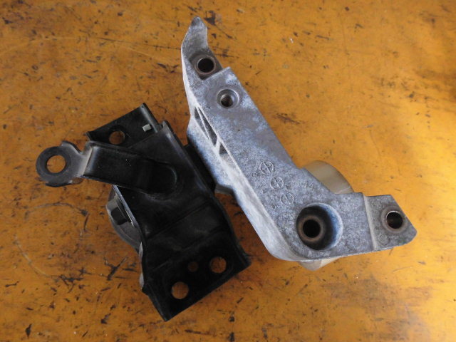 前期ティーダ エンジンサポート KYO DBA-NC11 平成16年マウント m拍卖