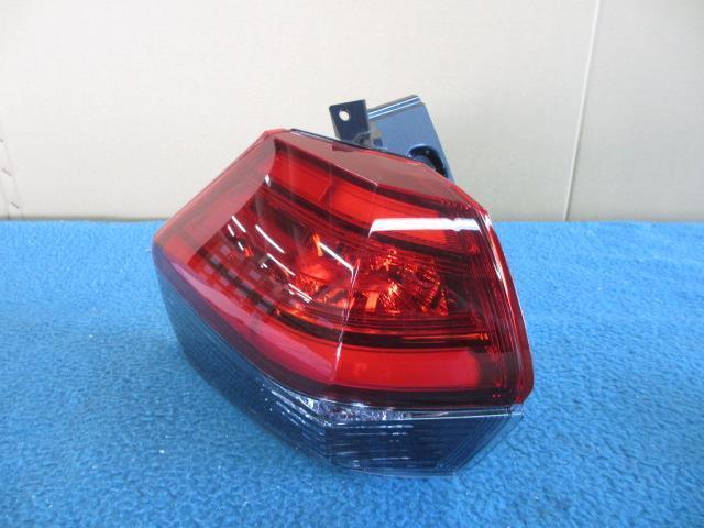 エクストレイル DBA-NT32 左テールランプ 26555-6FP0A拍卖