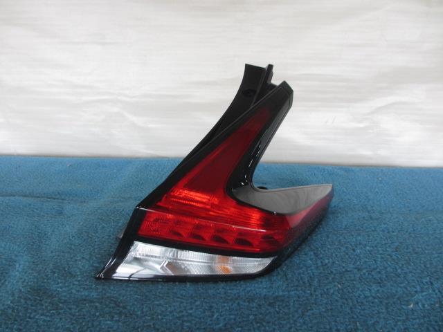 リーフ ZAA-ZE1 右テールランプ 26550-5SK0A拍卖