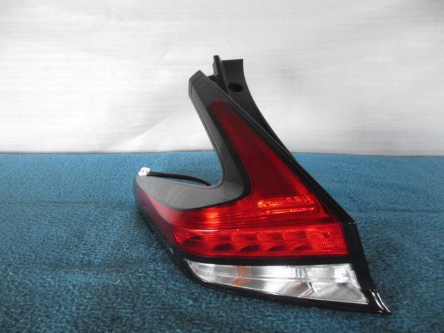 リーフ ZAA-ZE1 左テールランプ 26555-5SK0A拍卖