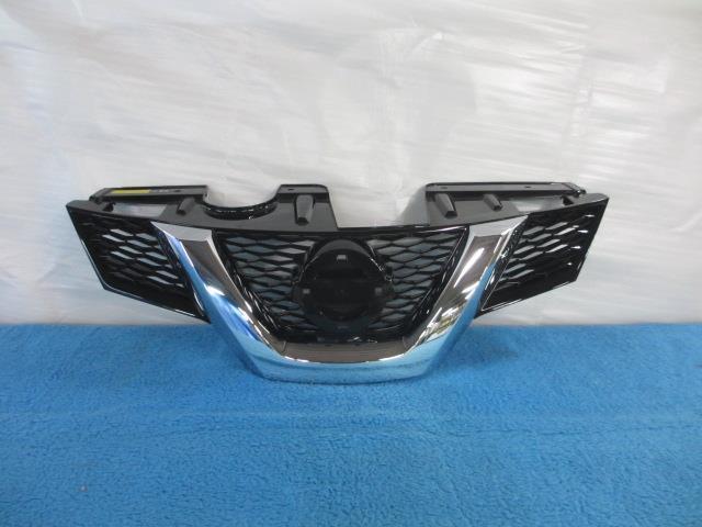 エクストレイル DAA-HT32 ラジエータグリル 62310-4CE1A拍卖