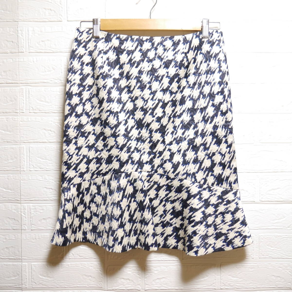 A401 ◆ EMMA JAMES | エマジェイムス 膝丈スカート 白/紺系 中古 サイズ67拍卖