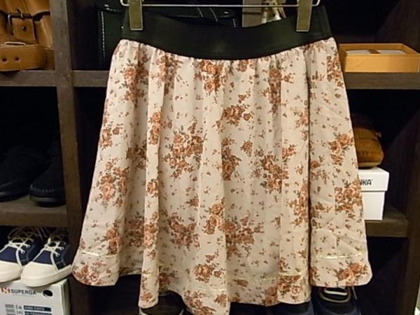美品 OLIVE DES OLIVE 花柄ミニスカート SIZE M? ベージュ 総柄拍卖