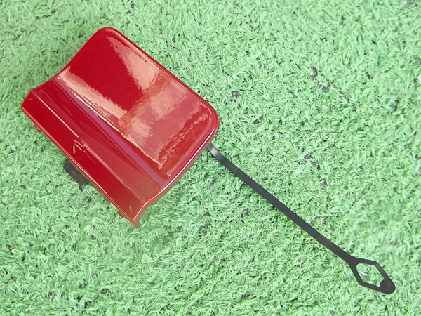 ○良品,レッド,A 204 885 57 23,ワゴン後期?★CクラスS204リアバンパー牽引フックカバー?★メルセデス・ベンツW204リヤバンパーRe:P拍卖