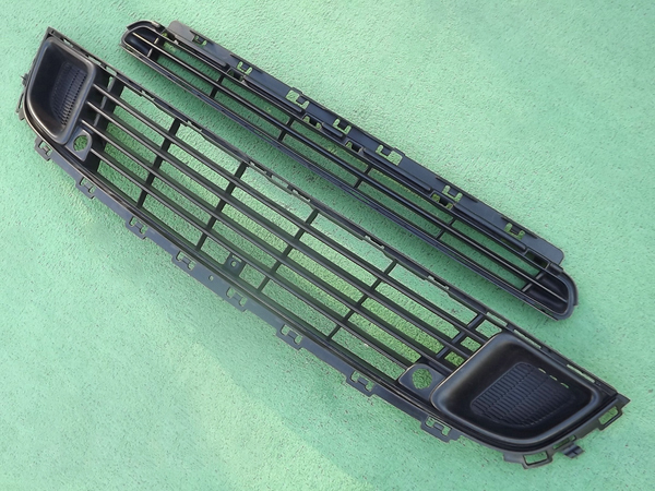 ●良品★C5 X75F02/X7RFJ/X7XFVフロントバンパーインナーグリル上下★シトロエンX7フロントラジエーターグリル,アッパー,ロア黒Re:P拍卖