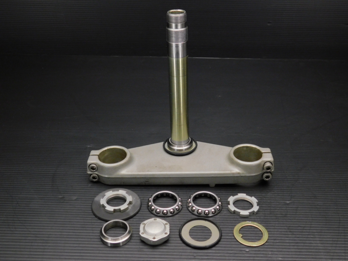 80 良品☆ トライアンフ スプリントST 1050A 純正 ステアリング ステム 三つ又 Φ43 アンダーブラケット拍卖