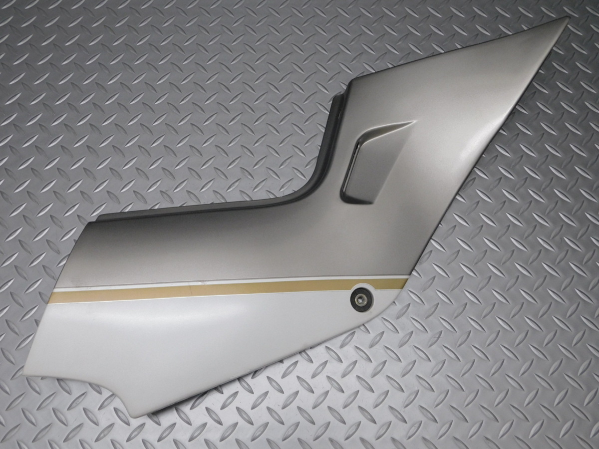 140 GSX1100F GV72A 純正 サイド カバー カウル 右 47111-48B20拍卖