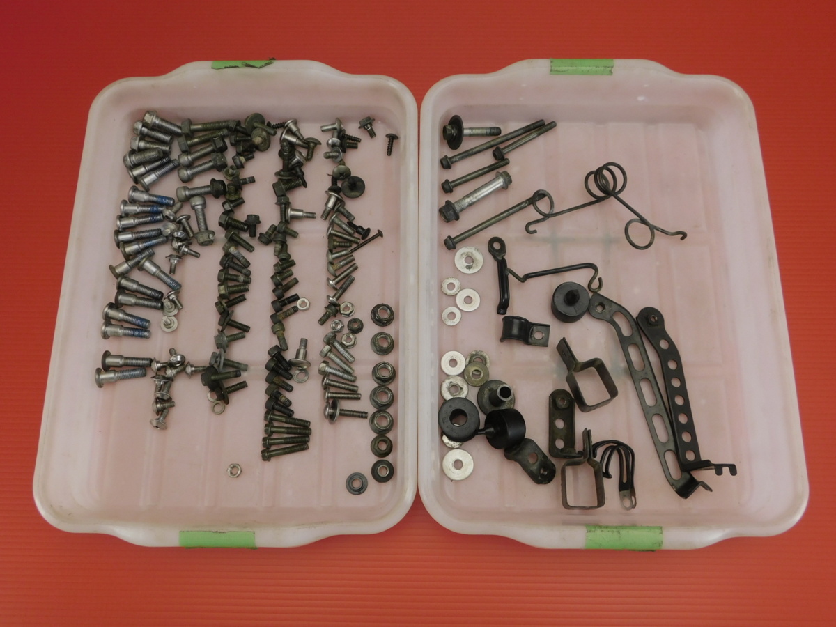 60【評価A】 GSX-R1000 GT74A K1/K2 純正 車体 ボルト ネジ マウント ブラケット ステー等 金具小物類 セット拍卖