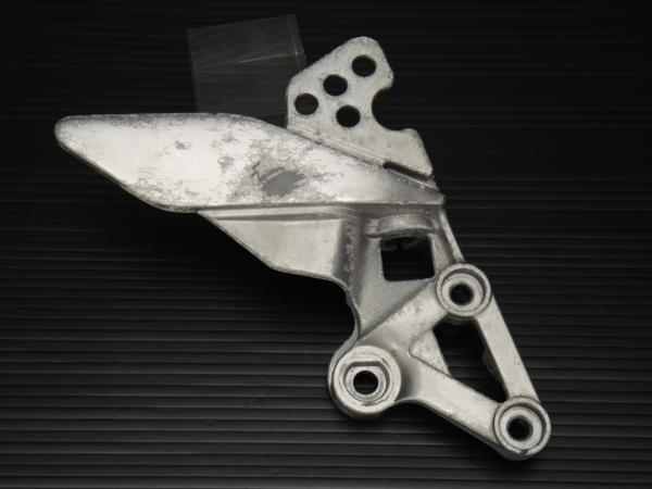 60 稀少★良好 FZR1000 2GH 純正 ステップ プレート ホルダー 右 =動画有=拍卖