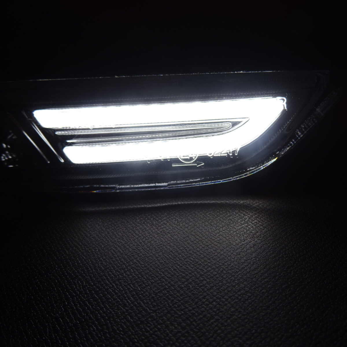 ファイバーLED発光♪ 8連LED搭載♪ クリアレンズ インナークローム タイプ 日産 サイドマーカー サイドウインカー GT-R R35拍卖