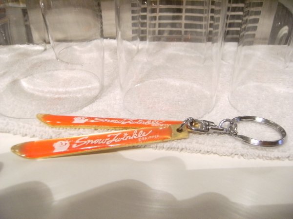 昭和レトロ★80年代★バブル全盛期★日本製★おみやげ 観光 スノーボード スキー キーホルダー★スキー板 雪ダルマ SNOW TWINKLE 雪山 登山拍卖