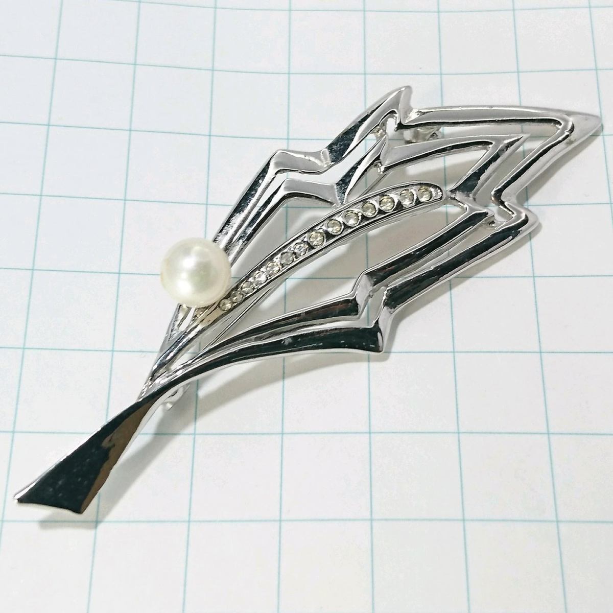 送料無料)ビンテージ☆葉っぱデザイン☆アンティークブローチ A07828拍卖