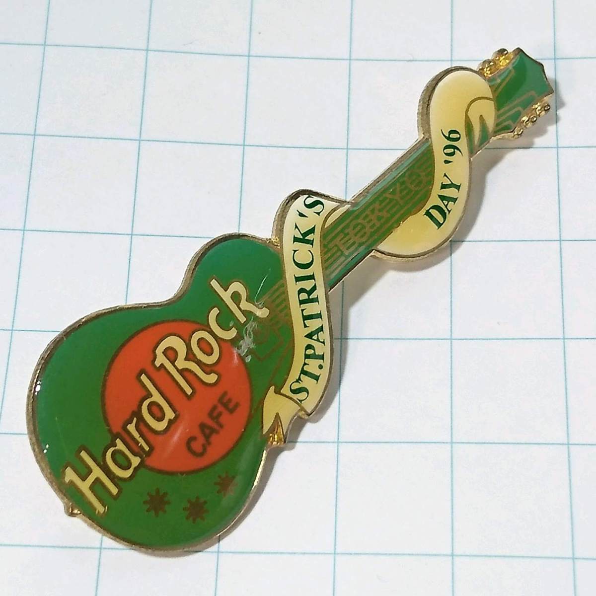 送料無料)Hard Rock Cafe ギター 緑 ハードロックカフェ ピンバッジ PINS ブローチ ピンズ A08059拍卖