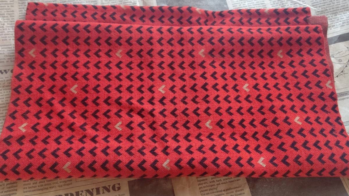 ★送料安い★【布地 赤色 く模様 レトロ 30年前 156×35cm】 素人裁断拍卖