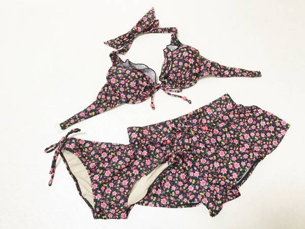 ●水着 11L●クロスプラス◆ワイヤービキニ*ひらひらキュロットパンツ*小花柄*黒拍卖