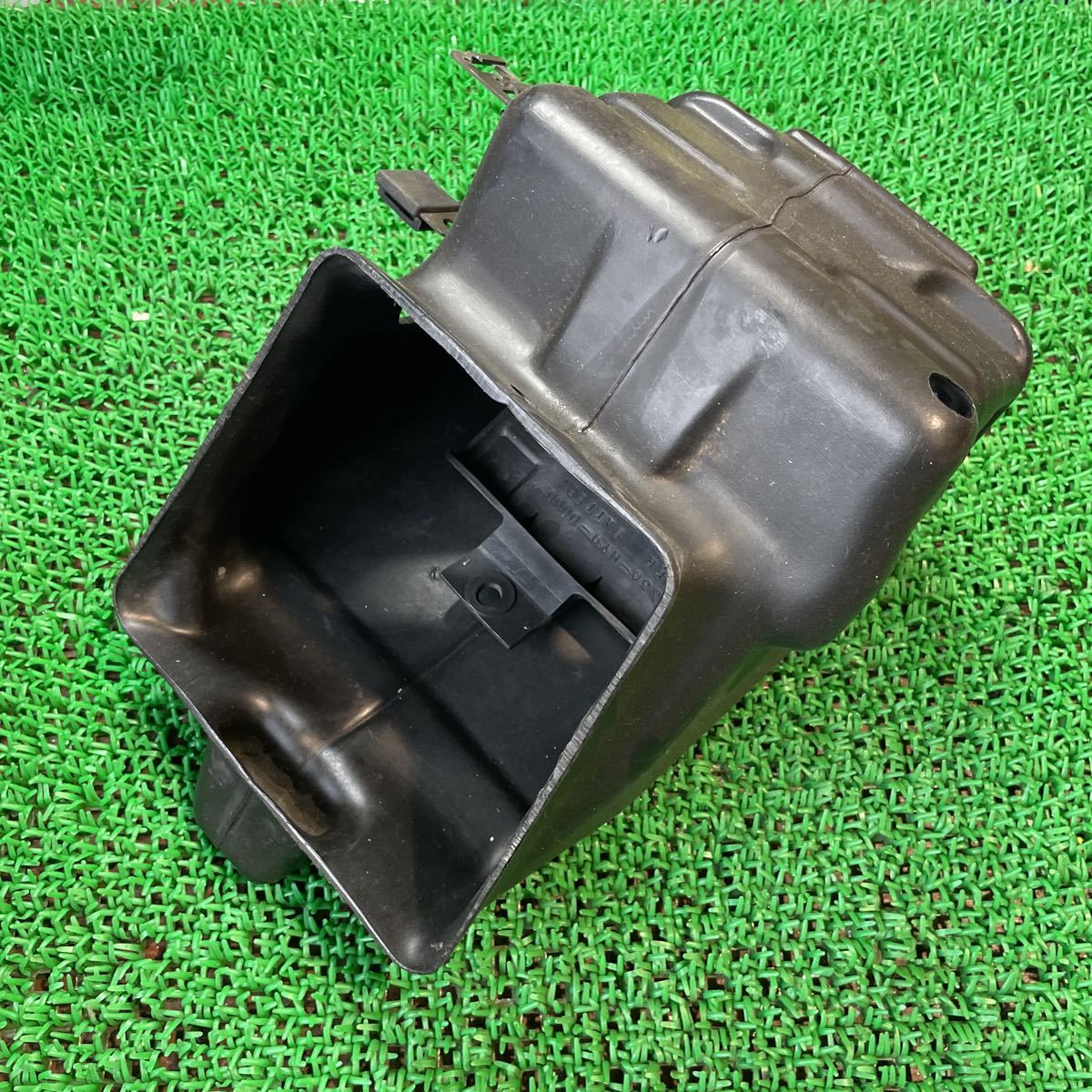 5-334K HONDA ホンダ CB400SF NC31 純正 バッテリーケース バッテリーボックス 中古 部品拍卖