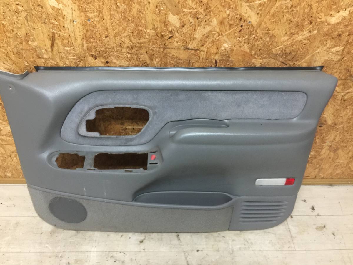 GMC サバーバン 1995 右前 助手席 フロントドア 内貼り 内張り カバー パネル ネジカバー付いてます。シミ 汚れ ピン無し有 タホ 1994 1993拍卖