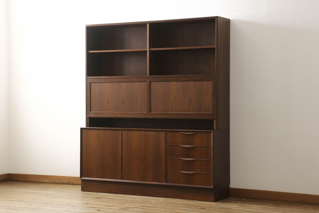 R-050888 北欧ヴィンテージ デンマーク ローズウッド材 落ち着いた印象を演出するキャビネット(収納棚、戸棚、ビンテージ)拍卖