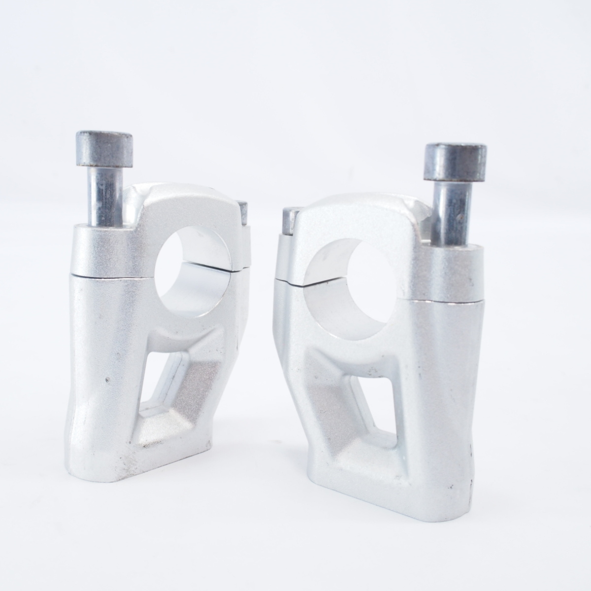 交換用に!トライアンフ12-14年タイガーエクスプローラー1200.SMTV1E純正ハンドルポストTRIUMPH.TIGER EXPLORER拍卖