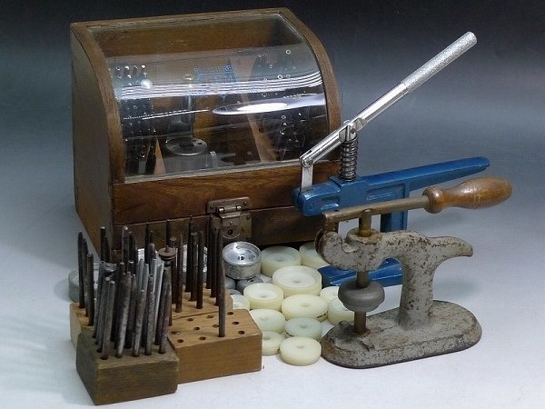 ▲10G615▲時計工具/修理工具セット・REGISTERED GEM・ポンス台・たがねセット・ANCHOR GLASS FITTING MACHINE/裏蓋開閉器セット拍卖