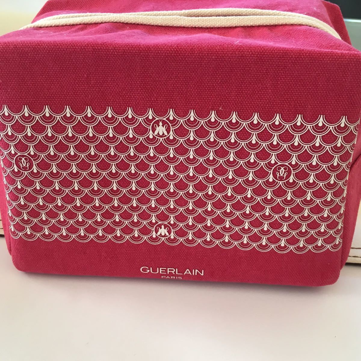 【ゲラン】レッド ビー キャンバス地 ポーチ拍卖