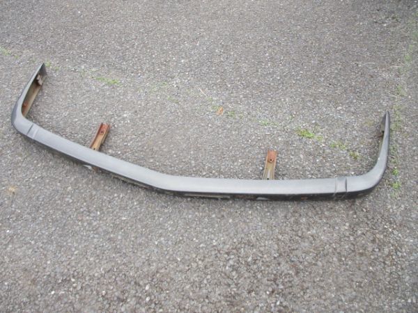 ■BMW E28 フロントバンパー 中古 51111868091 51111868093 51111868094 51111868097 51111868098 51111868105 部品取あり ホースメント ■拍卖