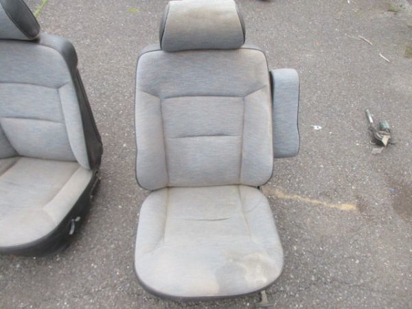 ■ベンツ W463 300GE フロントシート 右 中古 部品取あり ベルト キャッチ バックル アームレスト レール ■拍卖