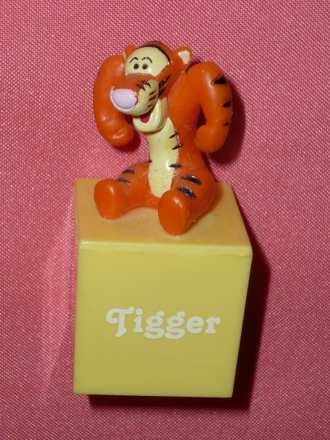 激レア!2005年 ディズニー キャラクター フィギュアマグネット (非売品)②ティガー拍卖