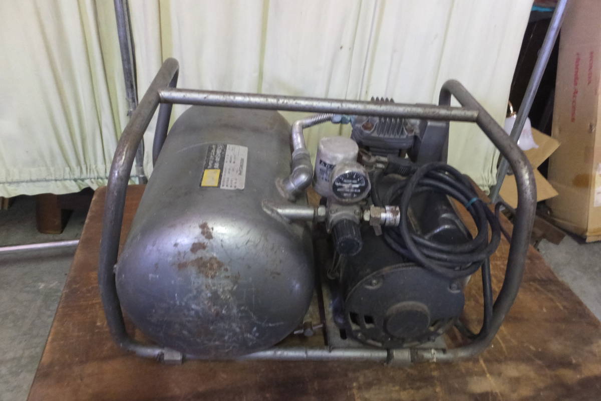 ★ え-442 MAX マックス エアコンプレッサ 通電OK 50HZ 中古 AK-415PB〔5〕 寸法:高33×幅50×奥40cm 重さ28kg拍卖