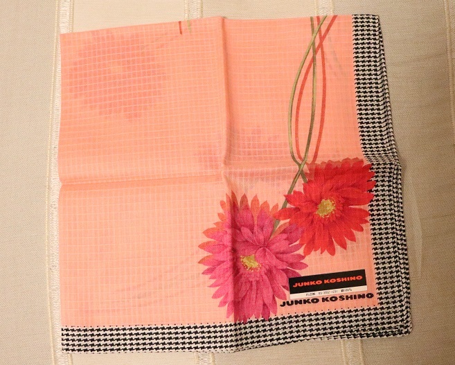 新品未使用品★JUNKO KOSHINO ジュンコ コシノ 花柄ハンカチ ★約45×44cm★ピンク系拍卖
