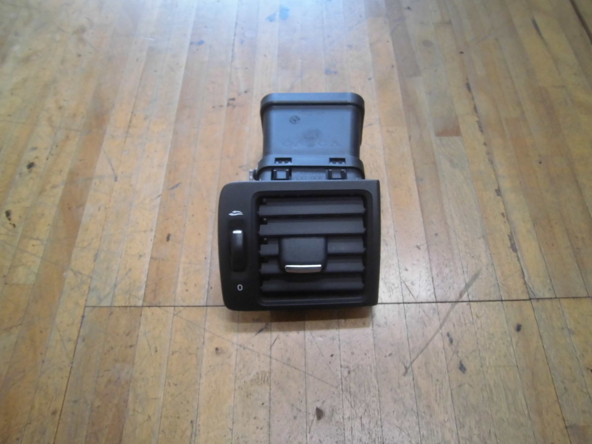 ※ボルボ V50後期 MB4204S エアコン吹き出し口 右※拍卖