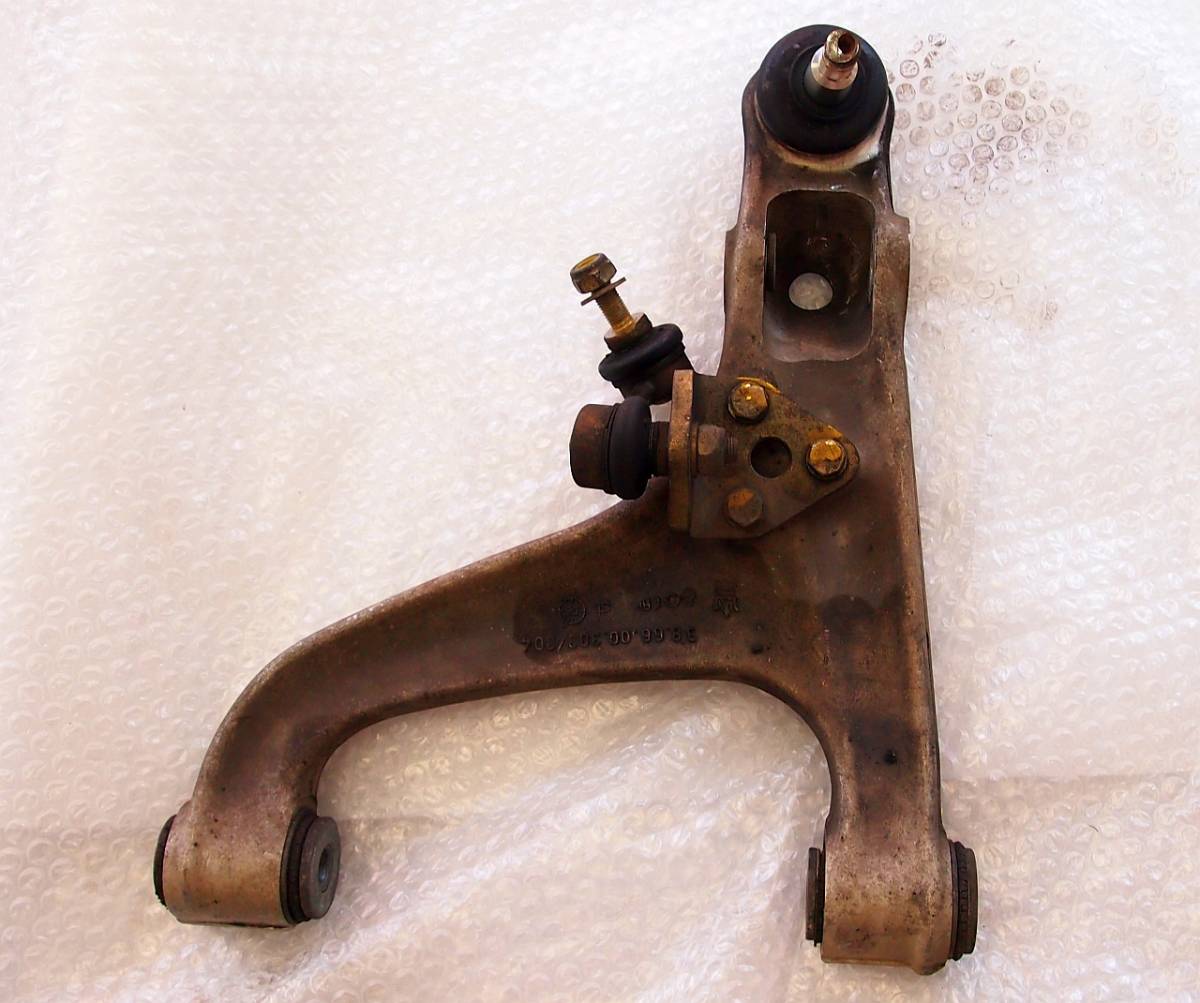 マセラティ クーペ フロントサスペンション 【右】ロアアーム FRONT Lower Arm #201784 + #185914 トーションバー用タイロッド拍卖