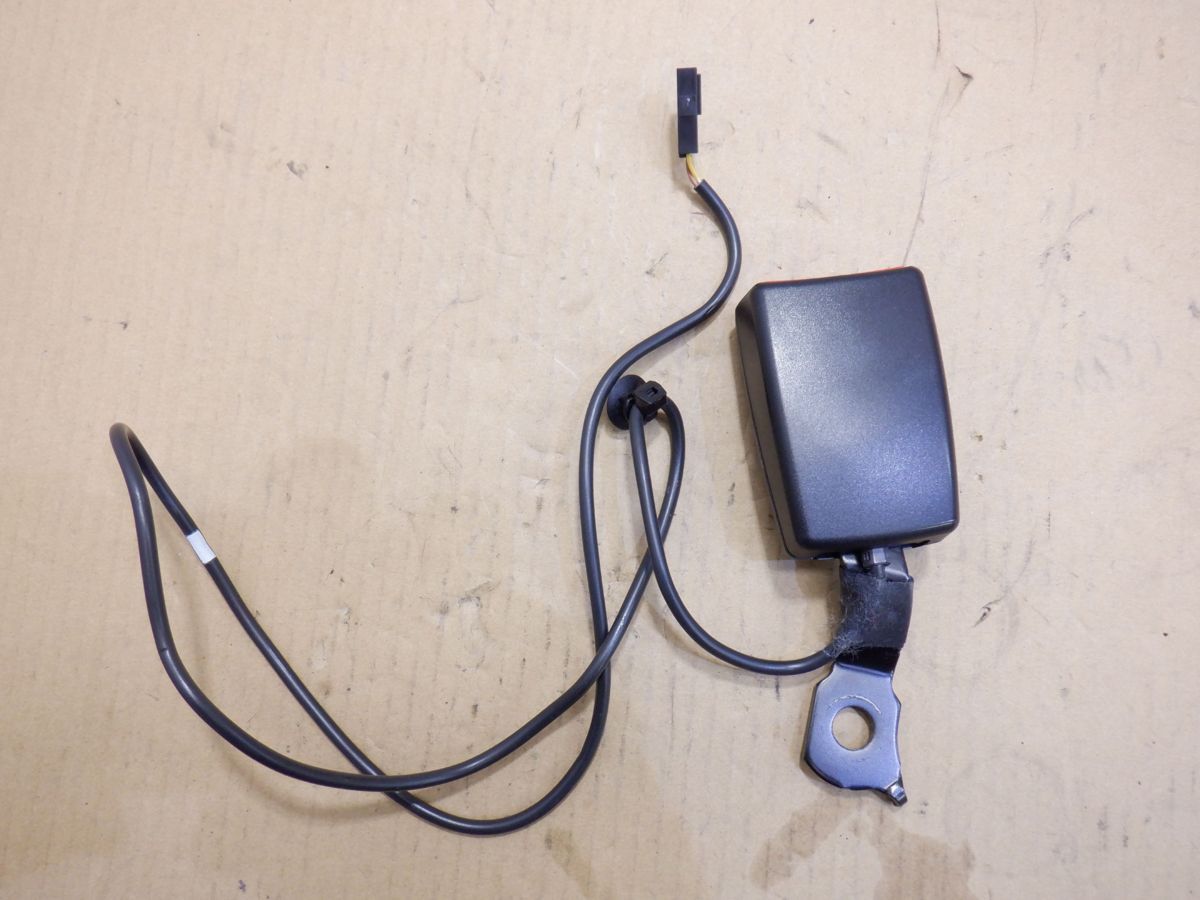 ★(213375)平成26年 フォルクスワーゲンアップ AACHY 運転席シートベルト(バックルのみ)拍卖