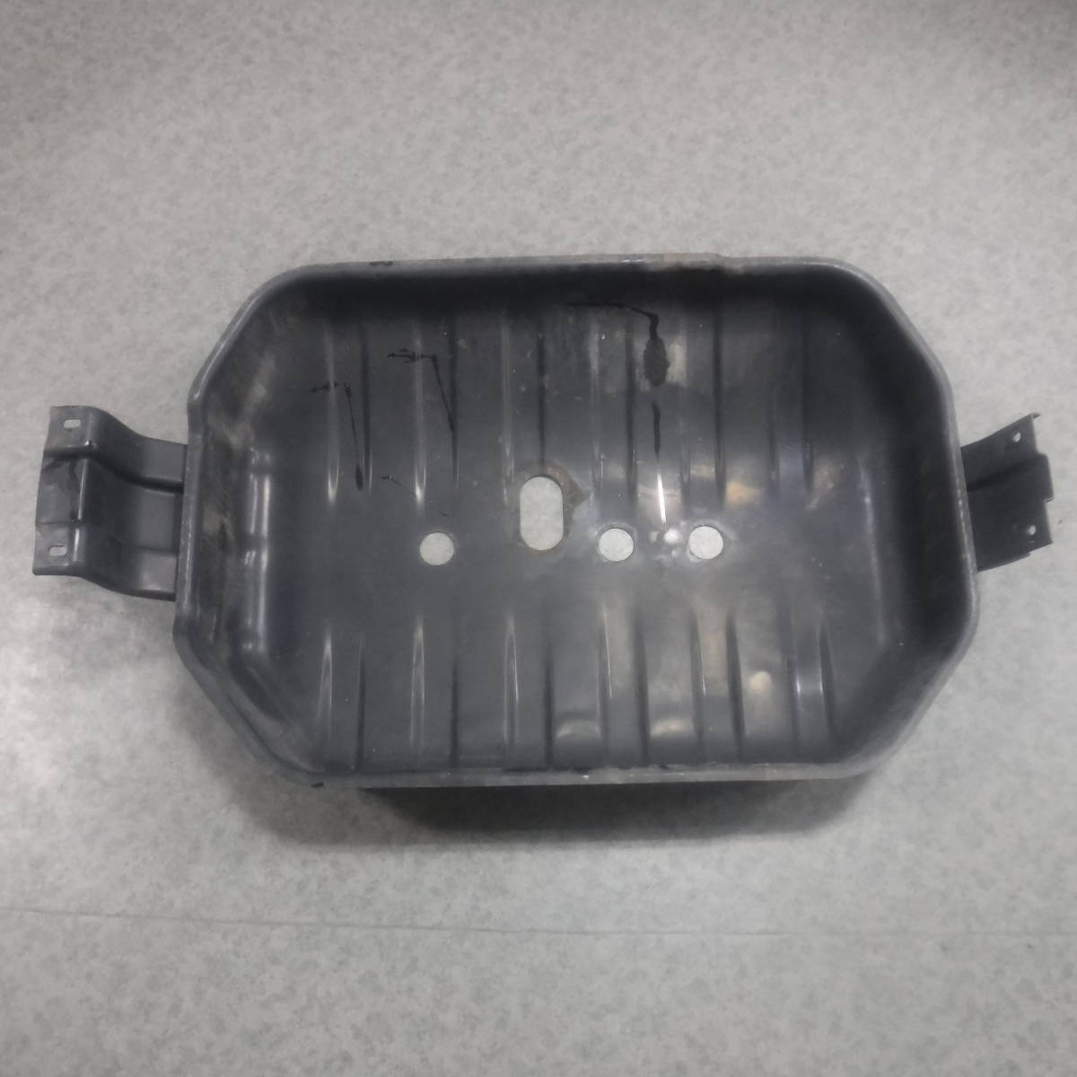 ビックホーンTA-UBS26GWいすゞ6VE1ビッグホーン純正フューエル燃料タンク ガード カバー パネル ガソリンタンク タンクガード部品取り車拍卖