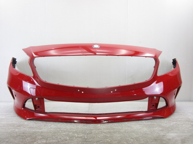 【即決あり】 取付部破損無し ベンツ Aクラス W176 後期 純正 フロントバンパー レッド A1768853625 (B024100)拍卖