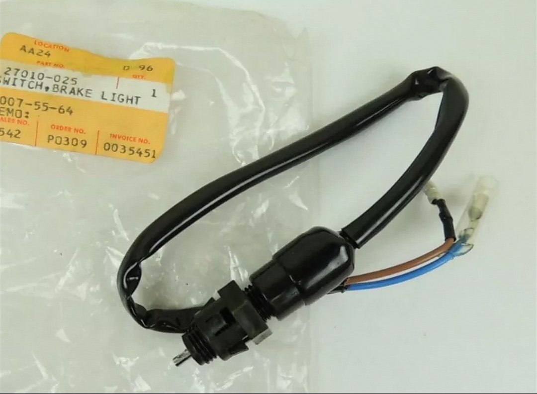paypayZ250FT KAWASAKI 純正 新品 リアー ブレーキ スイッチ STOP ランプ スイッチ拍卖