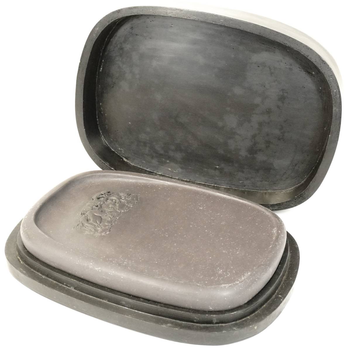 中国古玩 中国古美術 古端渓 古硯 鹿猿松紋彫刻 書道具 唐物 幅26cm 奥行き19.5cm 高さ5.5cm TKM拍卖