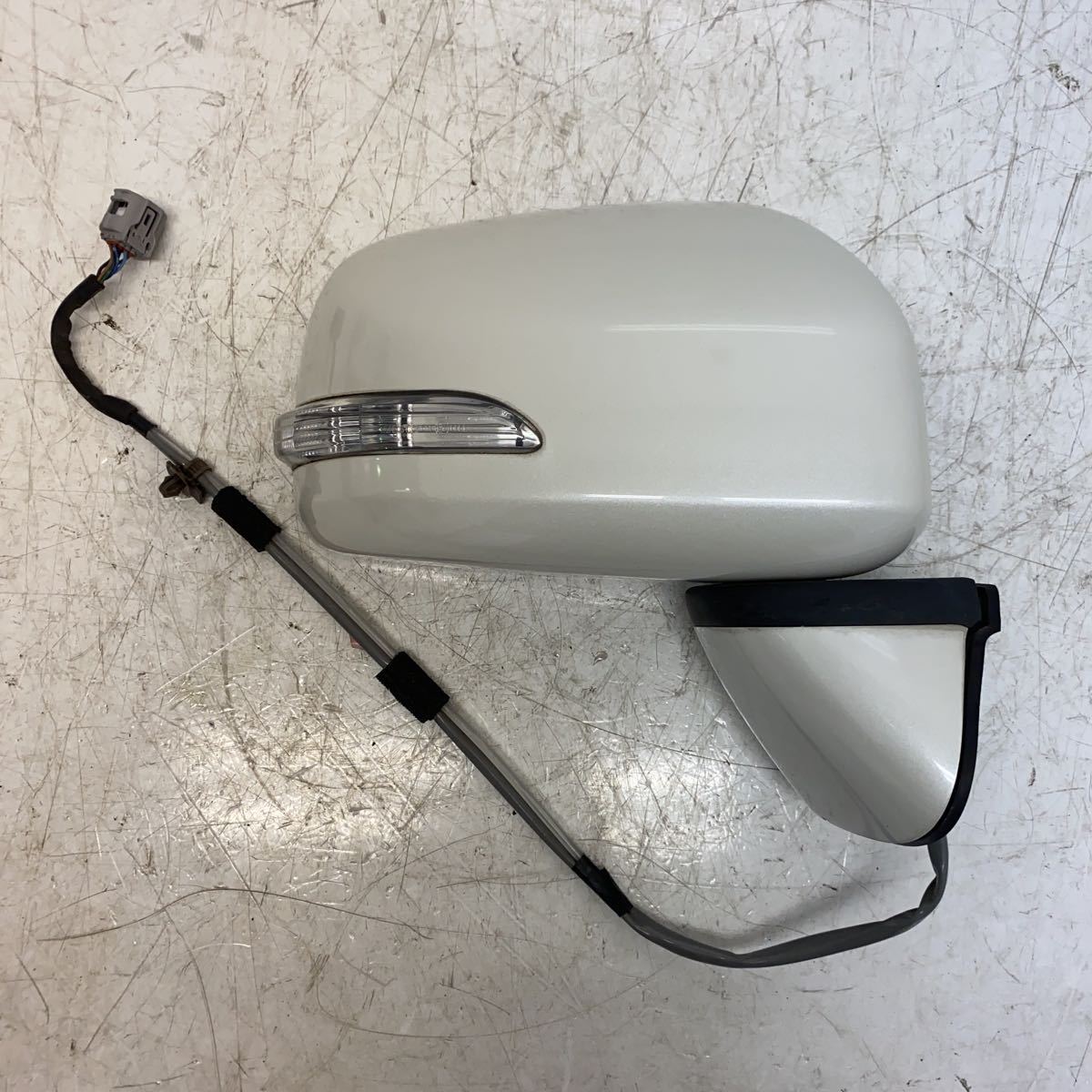 ★ダイハツ ムーヴ★右ドアミラー/W24/DBA-L175S YB584拍卖