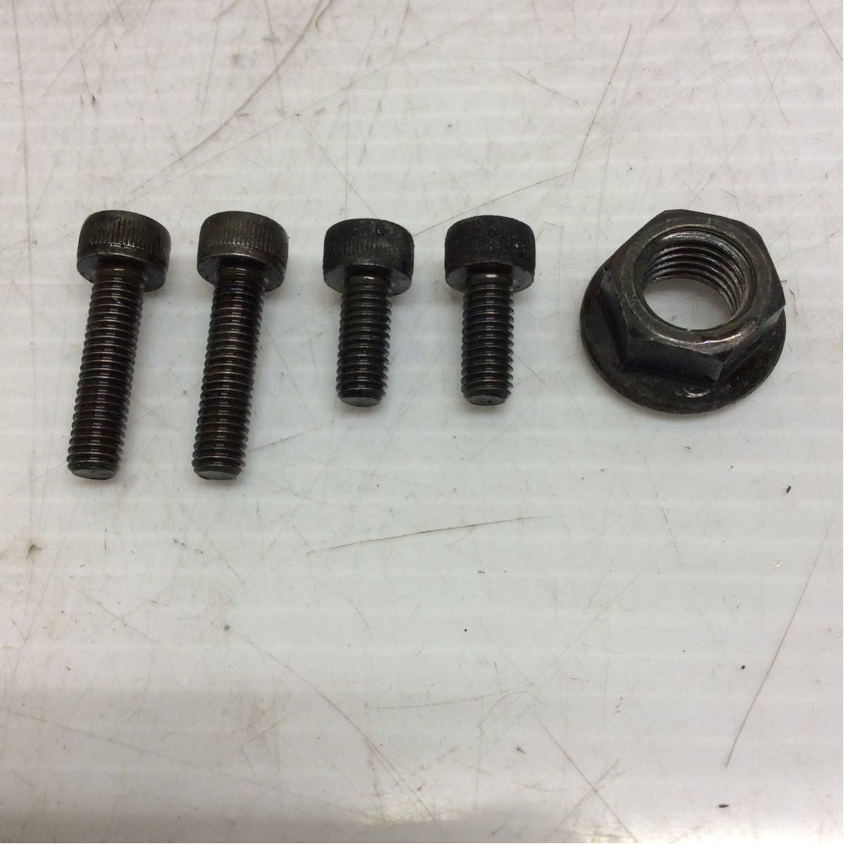 B68-65 スズキ レッツ2 CA1PA ジェネレーター ボルト ナット 純正部品拍卖