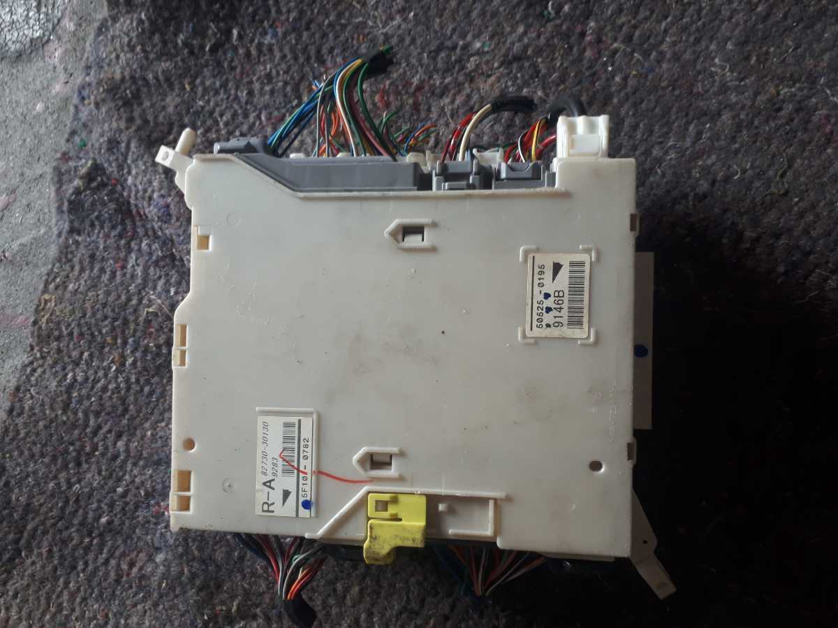 クラウン GRS182 運転席側 ヒューズボックス 82730-30130 50525―0195拍卖